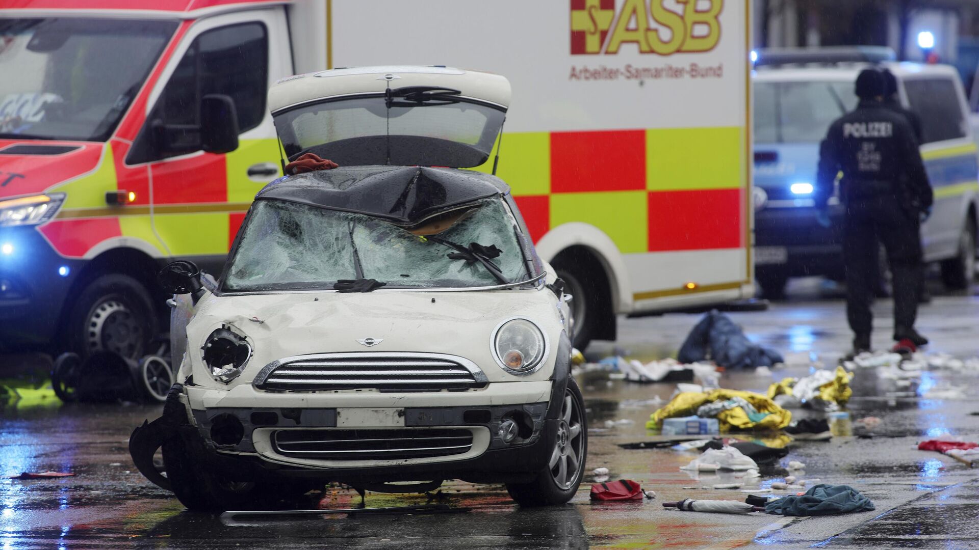 Место наезда автомобиля на толпу людей в Мюнхене - РИА Новости, 1920, 13.02.2025