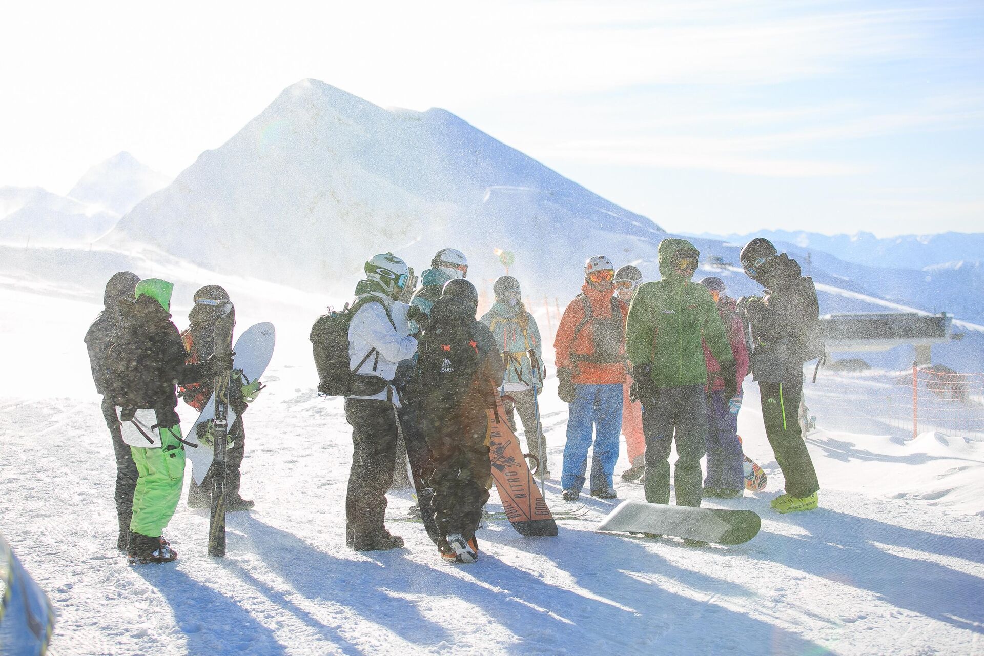 Вставай на лыжи: на курорте Роза Хутор горнолыжникам помогает нейросеть - РИА Новости, 1920, 13.02.2025