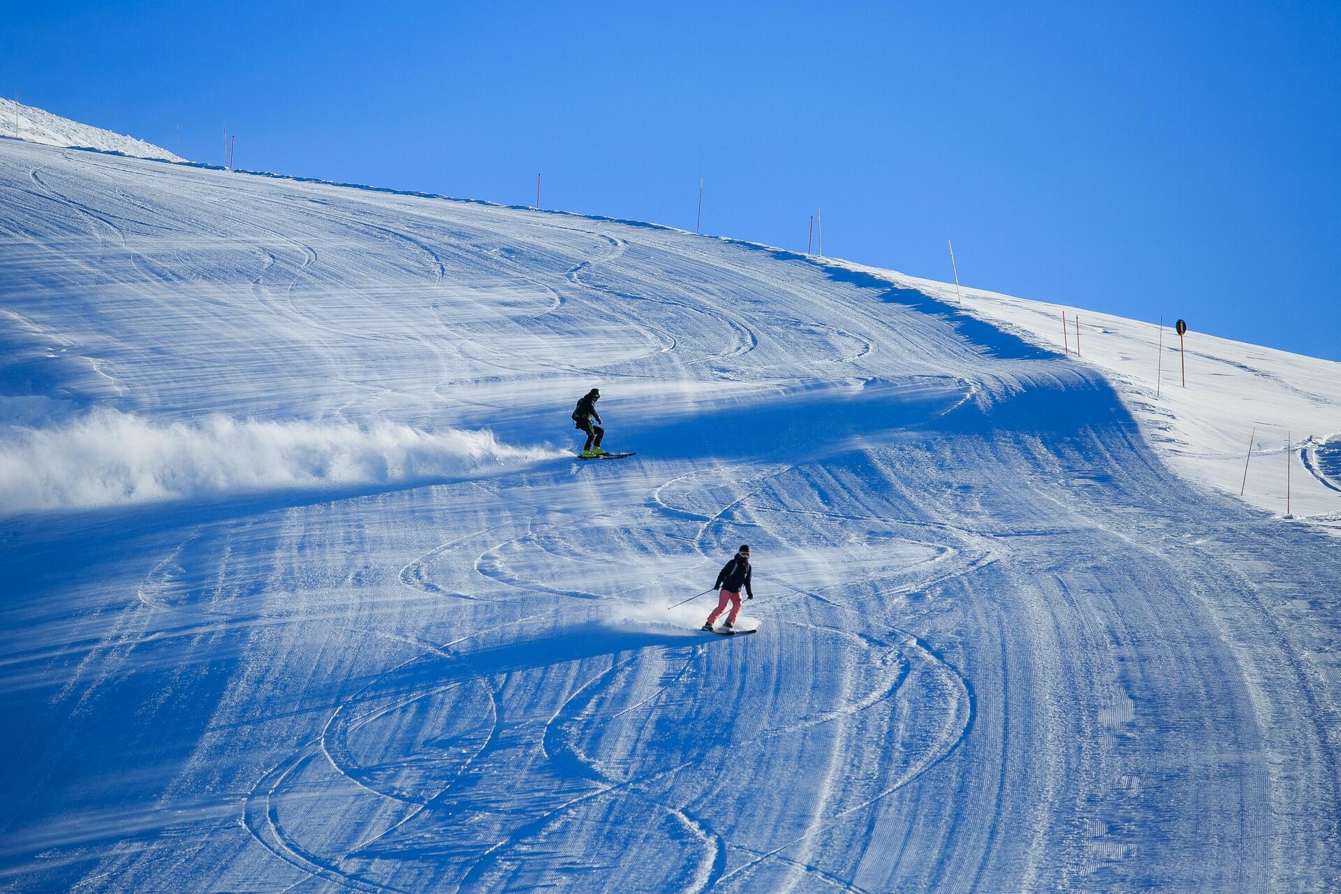 Вставай на лыжи: на курорте Роза Хутор горнолыжникам помогает нейросеть - РИА Новости, 1920, 13.02.2025