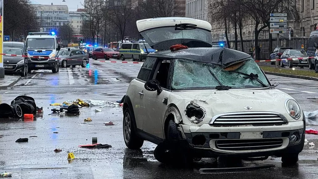 Место наезда автомобиля на людей в Мюнхене Место наезда автомобиля на людей в Мюнхене - РИА Новости, 1920, 14.02.2025