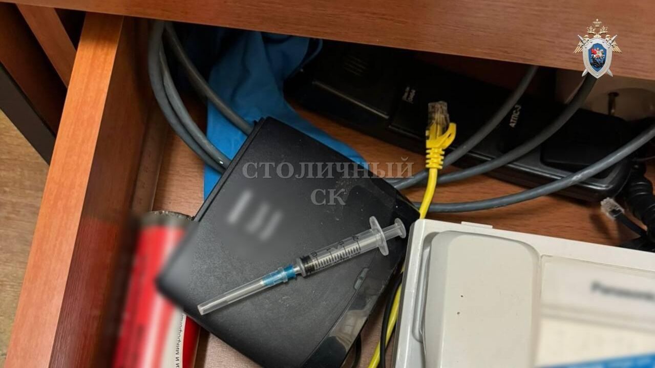 Шприц, найденный при обыске у подозреваемого в отравлении ртутью - РИА Новости, 1920, 14.02.2025