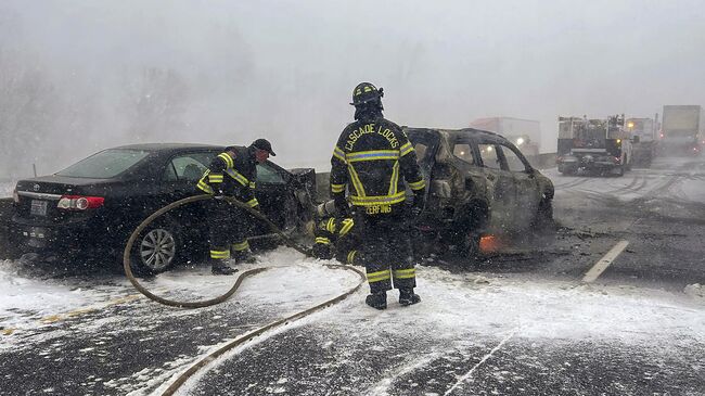 Последствия массовой аварии с участием более 100 автомобилей в Орегоне