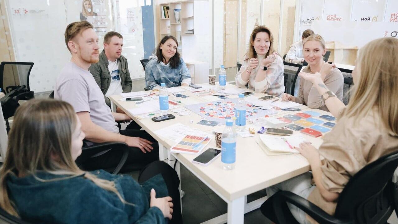 Более 20 тысяч услуг оказал карельским предпринимателям региональный центр Мой бизнес по нацпроекту Малое и среднее предпринимательство с 2019 по 2024 годы - РИА Новости, 1920, 14.02.2025