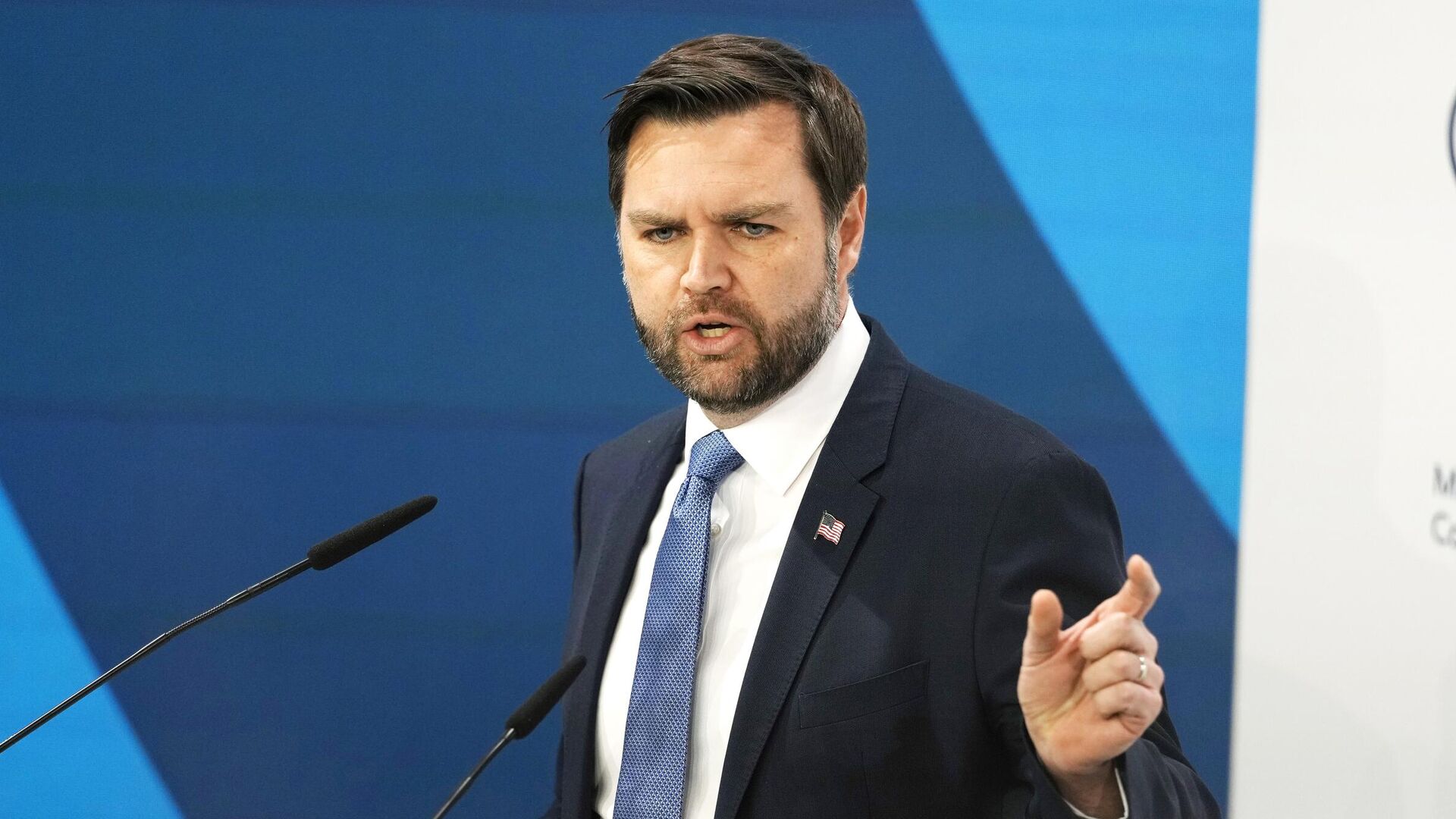 Британский политик прокомментировал слова Вэнса о миграционном кризисе в ЕС