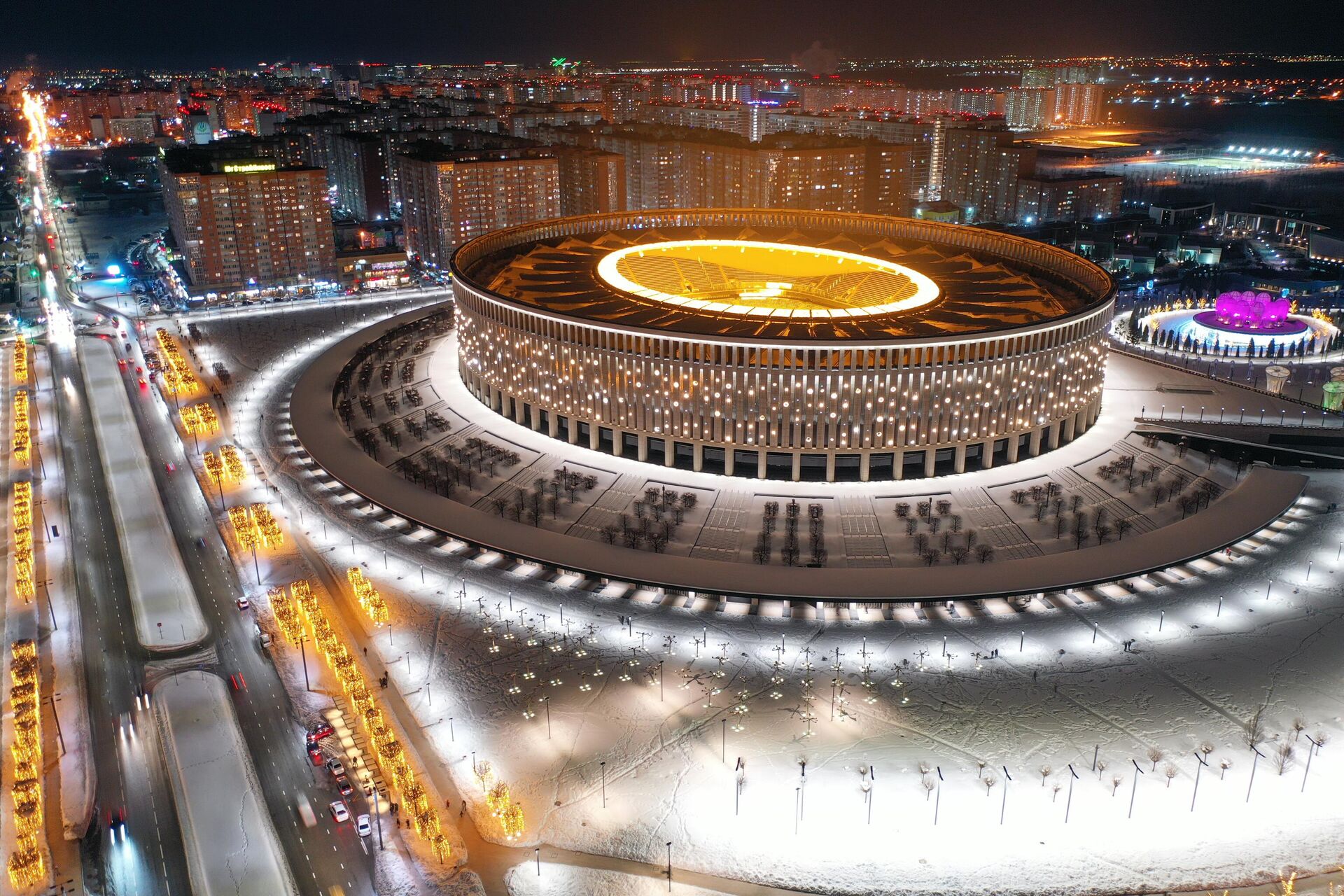 Вид на Краснодар и стадион ночью - РИА Новости, 1920, 15.02.2025