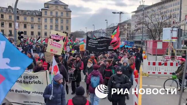 Демонстрация в Мюнхене против конференции по безопасности и НАТО