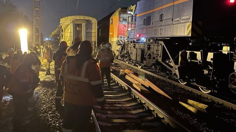 Последствия схода колесной пары вагона электропоезда сообщением Москва – Ожерелье на перегоне в Подмосковье. 16 февраля 2025 - РИА Новости, 1920, 16.02.2025