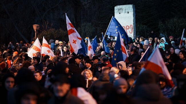 Антиправительственная акция протеста в центре Тбилиси, Грузия. 15 февраля 2025