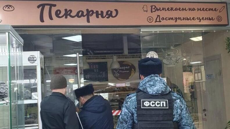 Судебные приставы в Москве опечатали пекарню Мельница, попавшую в скандал с отравлением ртутью - РИА Новости, 1920, 17.02.2025