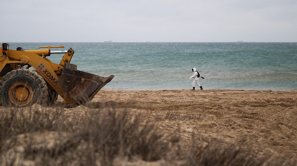 Над фрагментами танкеров в Черном море возведут защитные сооружения