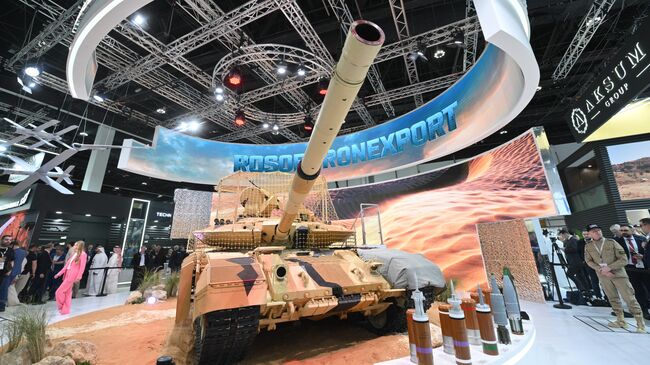 Экспортная версия танка Т-90МС Прорыв на выставке IDEX 2025 в ОАЭ