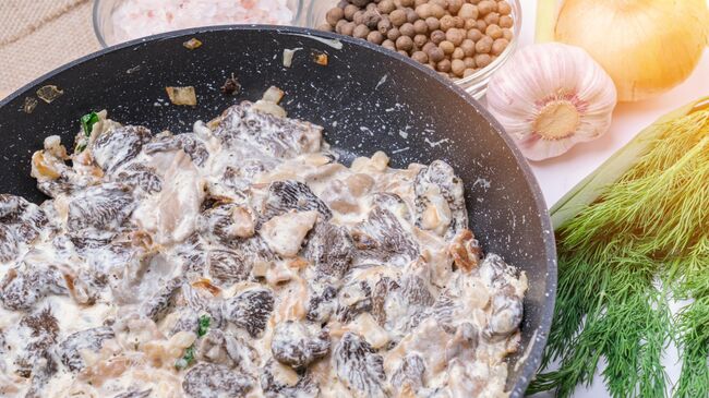 Жареные сморчки с пармезаном