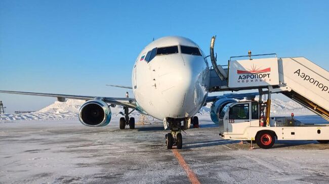 Самолет Boeing 737-800, совершивший аварийную посадку в Норильске