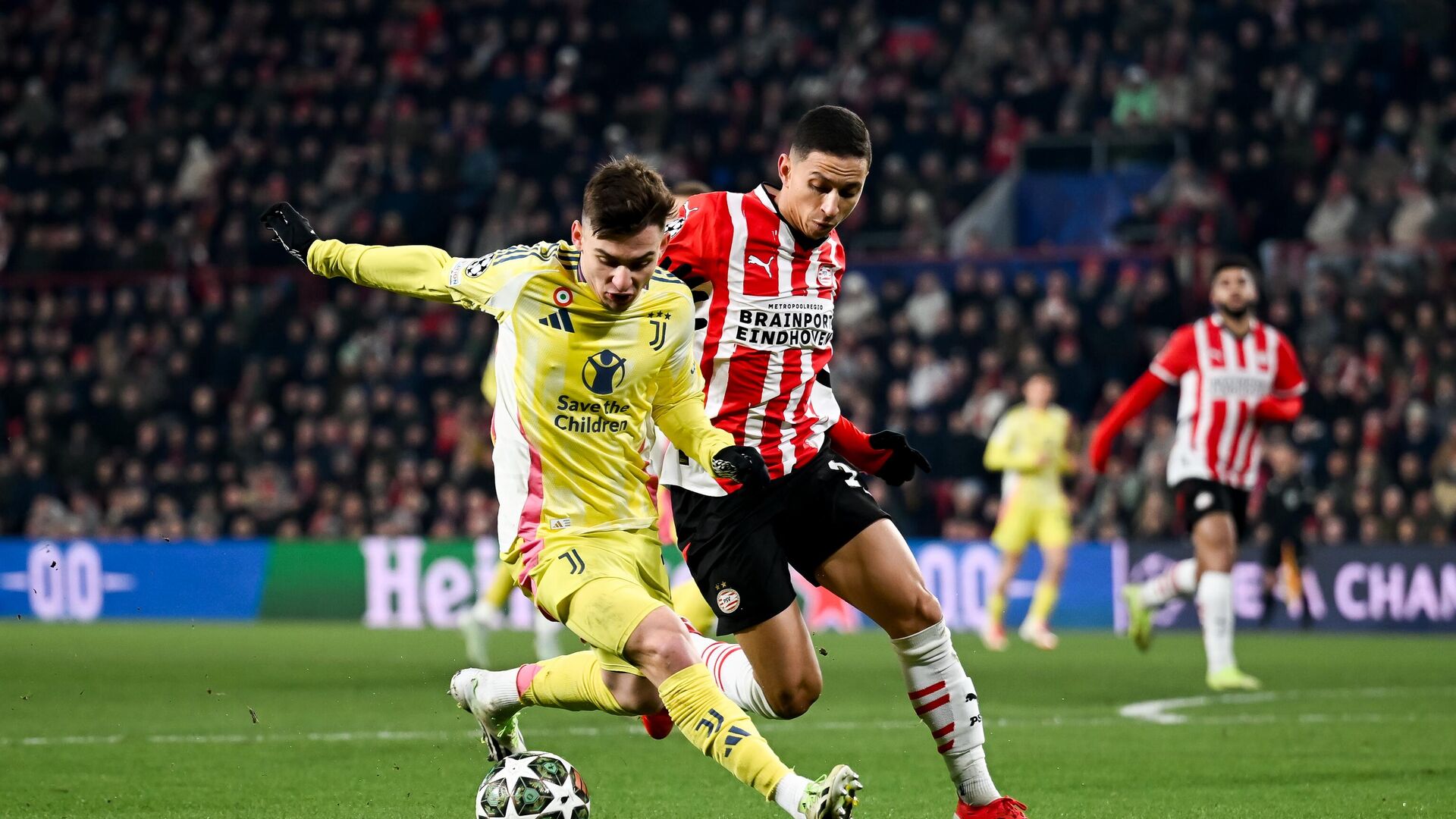 Эпизод матча ЛЧ ПСВ - Ювентус - РИА Новости, 1920, 20.02.2025