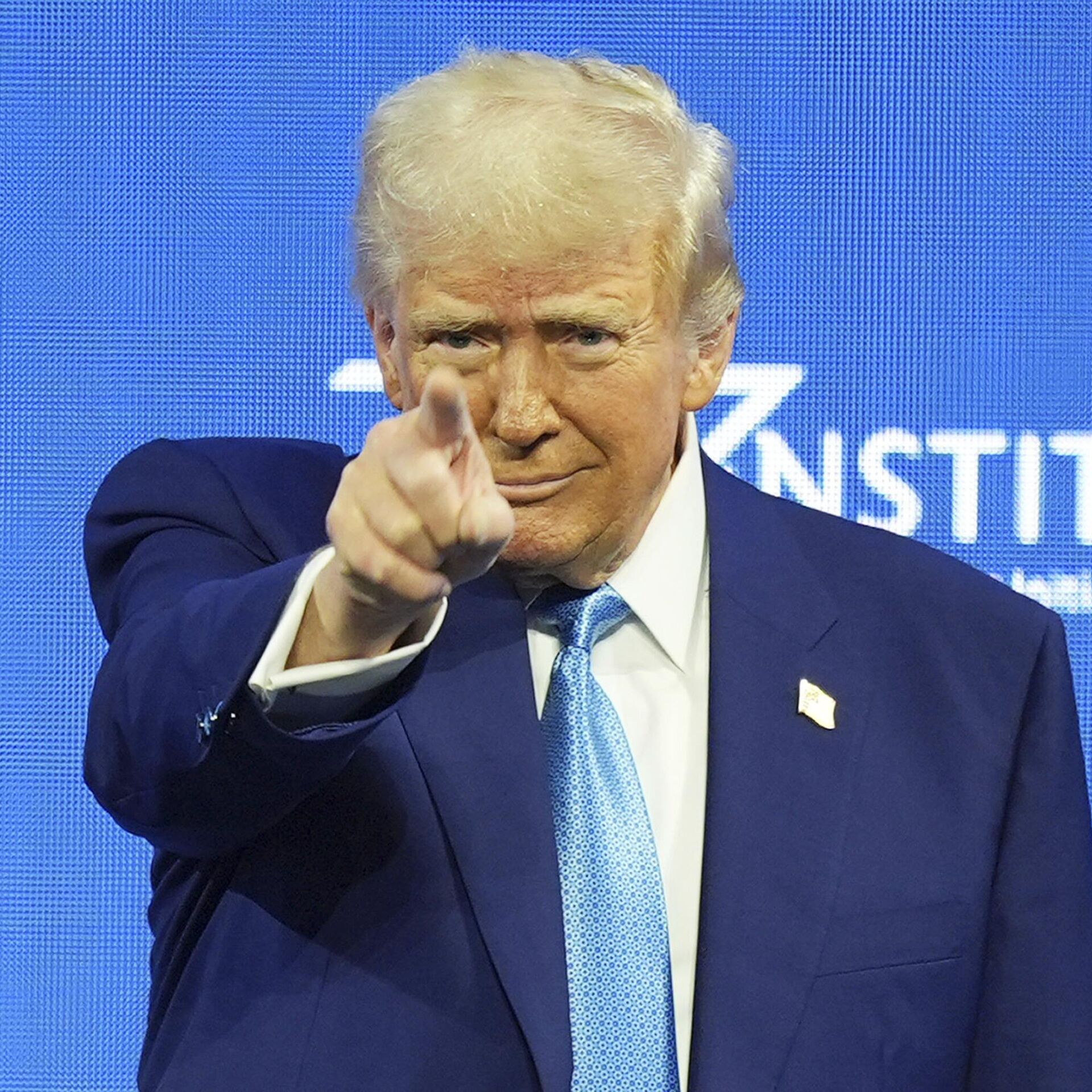 Трамп оценил сделку с Украиной по металлам в триллион долларов - РИА ...