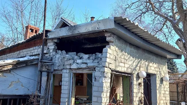 Последствия обстрела со стороны ВСУ в Центрально-Городском районе Горловки. 20 февраля 2025