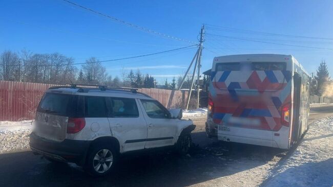 ДТП с пассажирским автобусом на 3 км автодороги Большая Ижора-Бронка-Пеники в Ломоносовском районе Ленинградской области