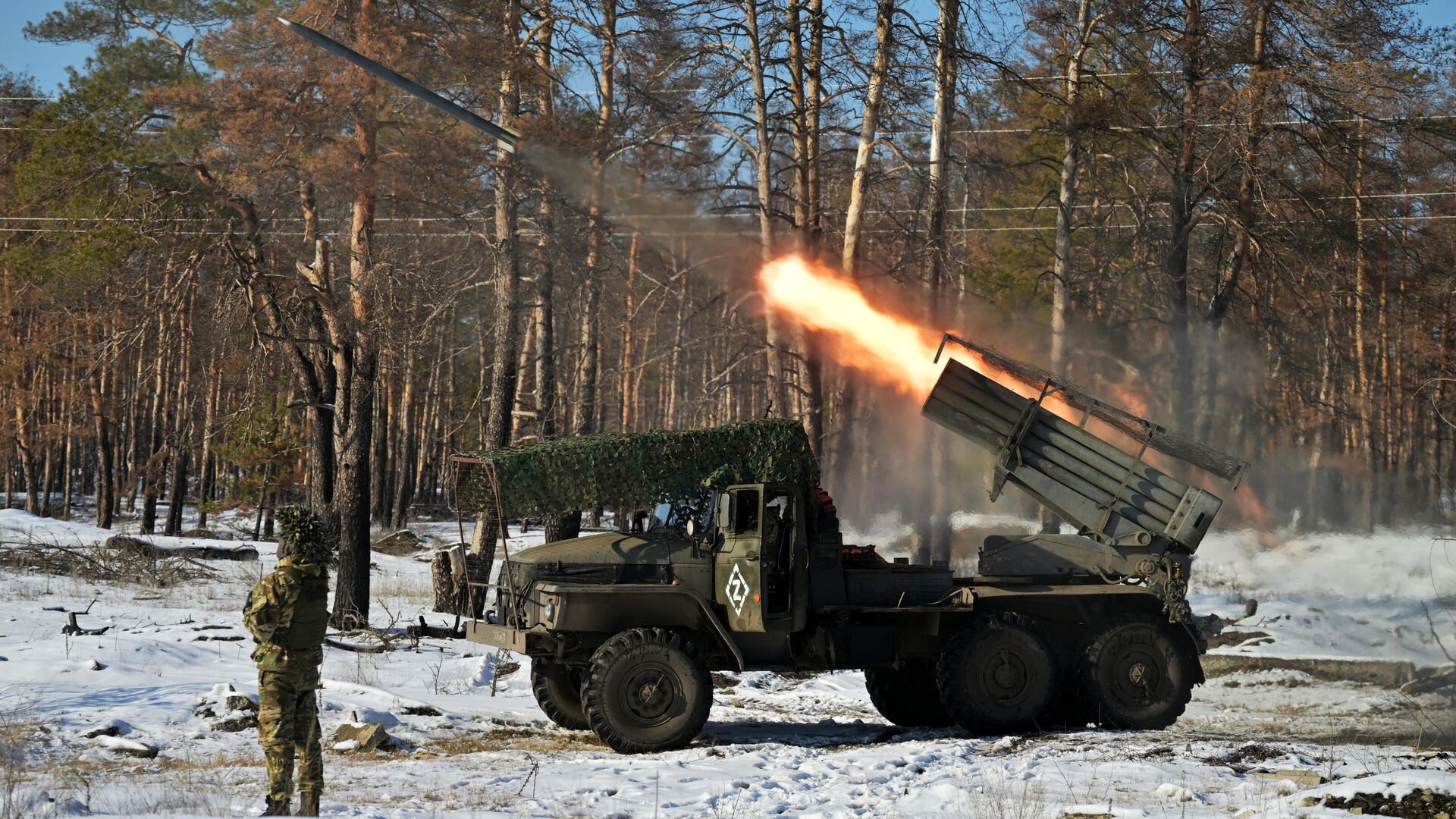 Работа артиллерийского расчета в зоне СВО - РИА Новости, 1920, 28.02.2025