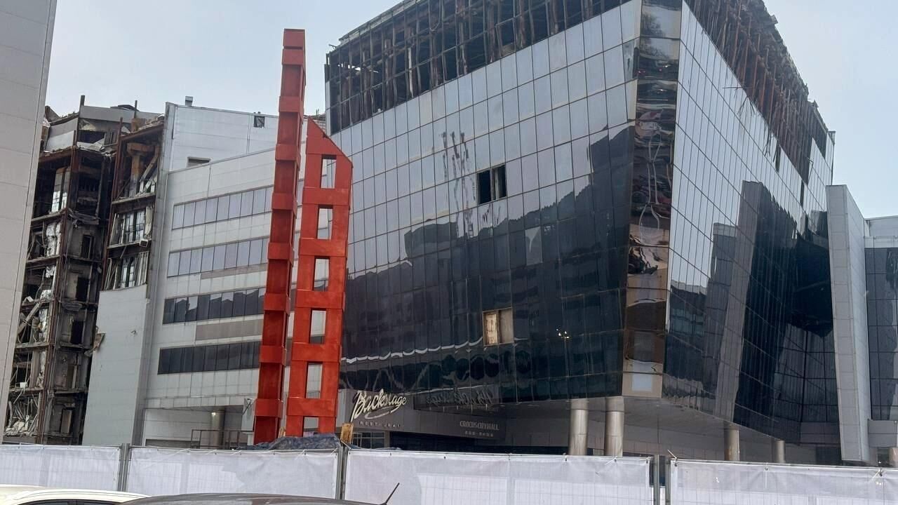 Мемориал в память о жертвах теракта начали возводить у Крокуса - РИА Новости, 1920, 27.02.2025