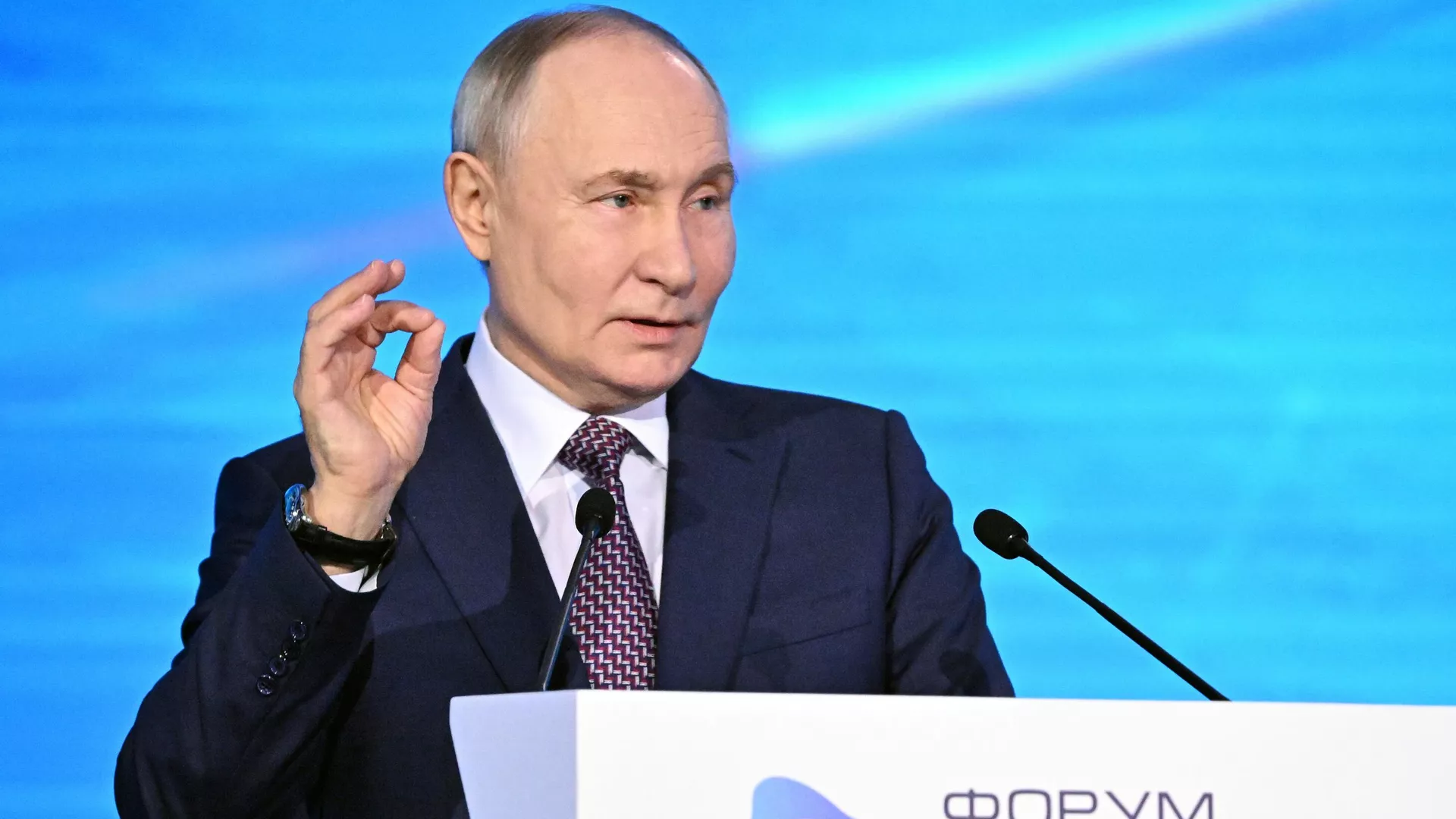 Президент Владимир Путин на пленарном заседании Форума будущих технологий - РИА Новости, 1920, 21.02.2025