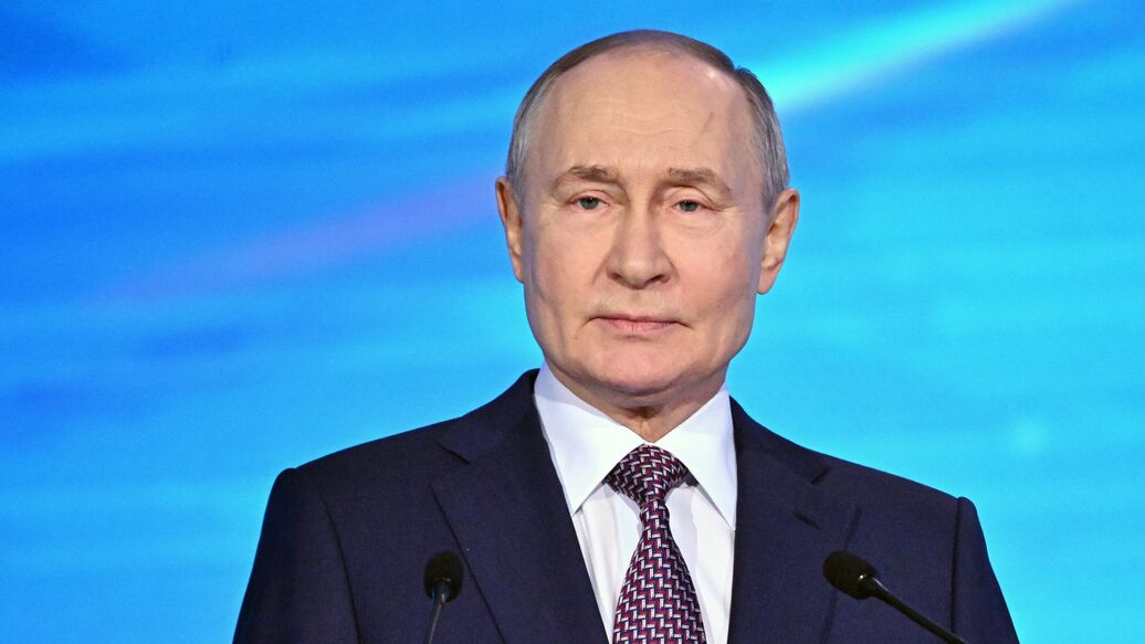 Путин осмотрел выставки в Национальном центре "Россия"