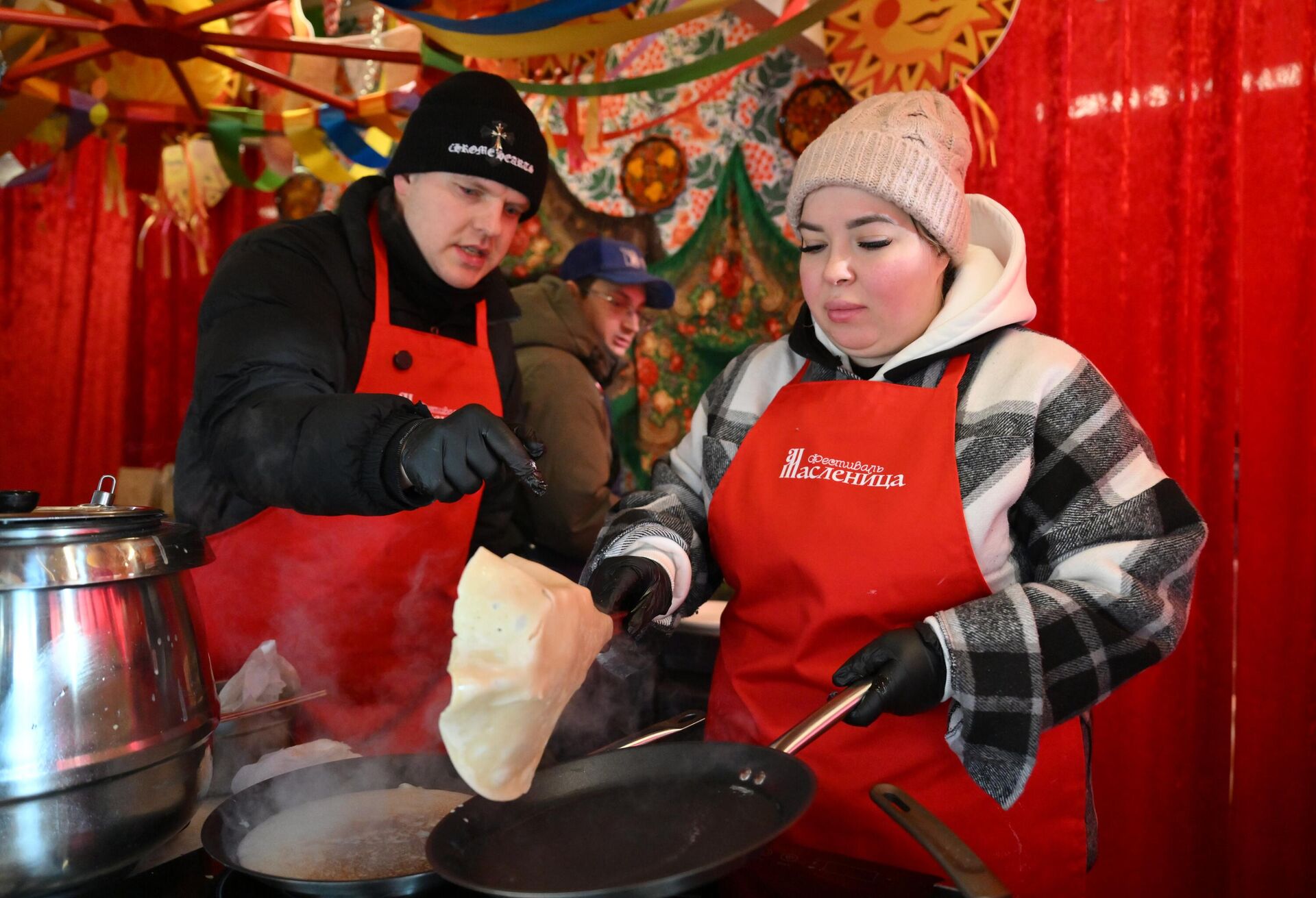 Масленица в рамках проекта Зима в Москве на Манежной площади в Москве - РИА Новости, 1920, 21.02.2025