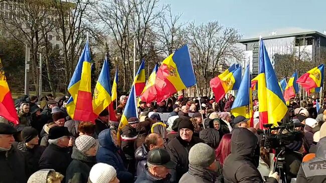 Митинг сторонников Партии социалистов у здания администрации президента в Кишиневе