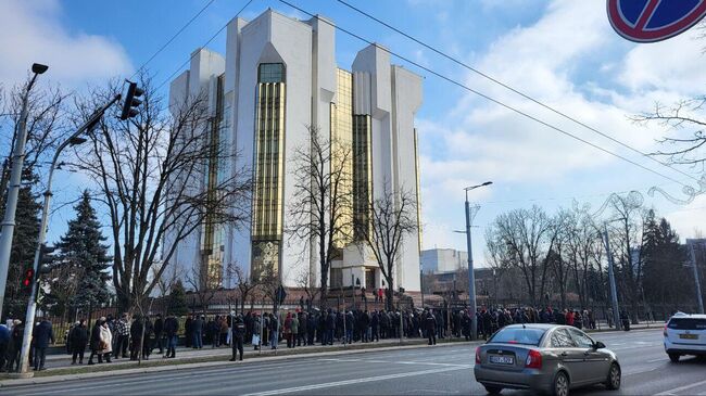 Акция протеста у здания администрации президента в Кишиневе, Молдавия