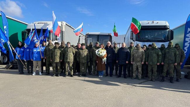 Единая Россия передала 86 тонн помощи участникам СВО и автобус военному госпиталю