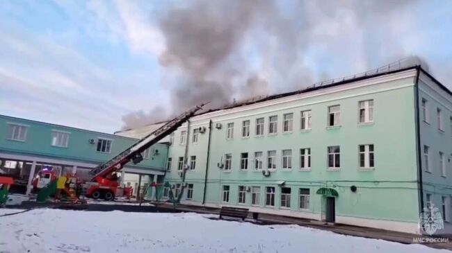 Пожар в административном здании в городе Рыбном Рязанской области. Кадр видео