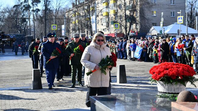 Временно исполняющая полномочия главы городского округа Химки Елена Землякова приняла участие в торжественном митинге в День защитника Отечества