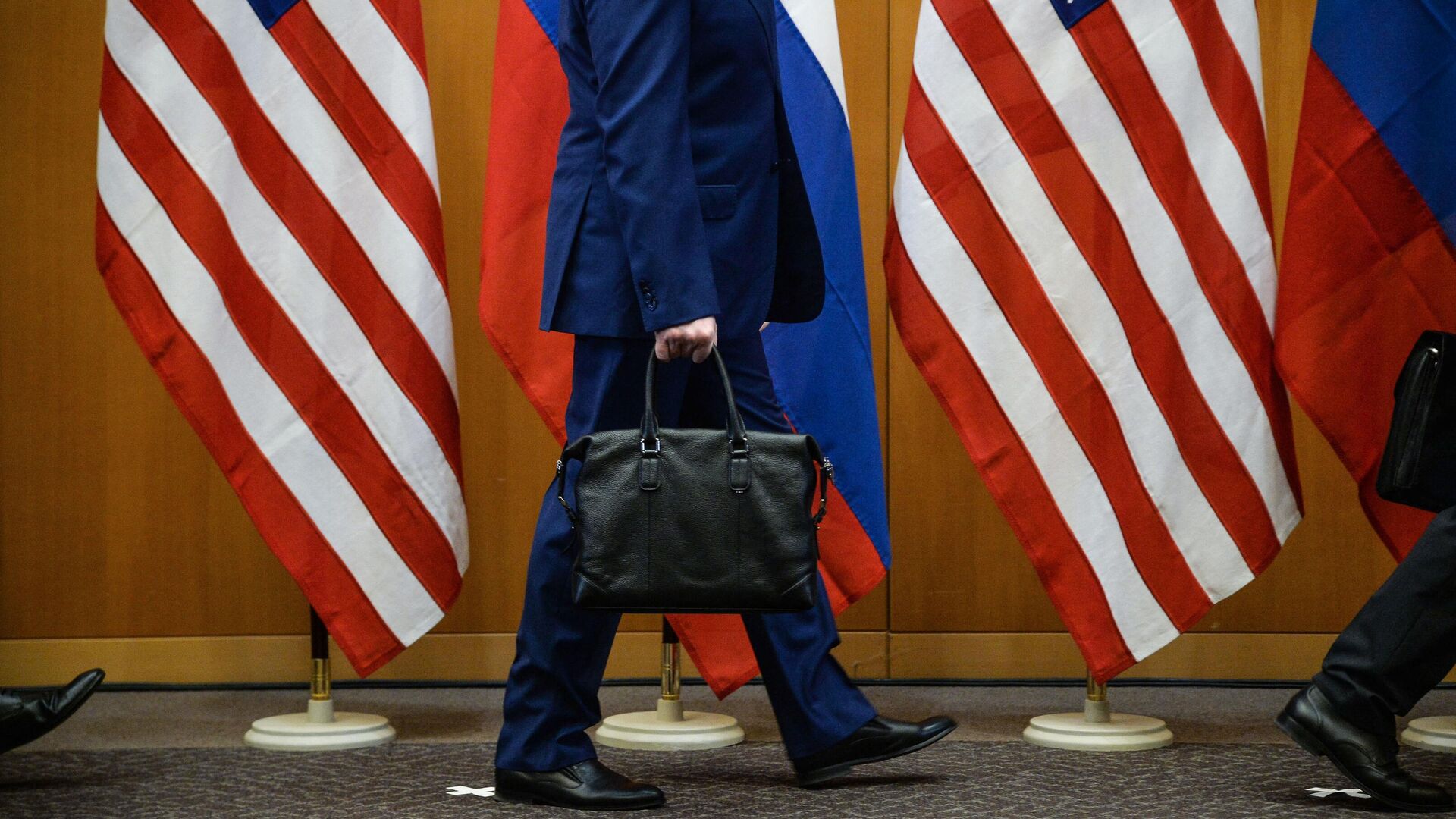 Флаги России и США - РИА Новости, 1920, 07.03.2025