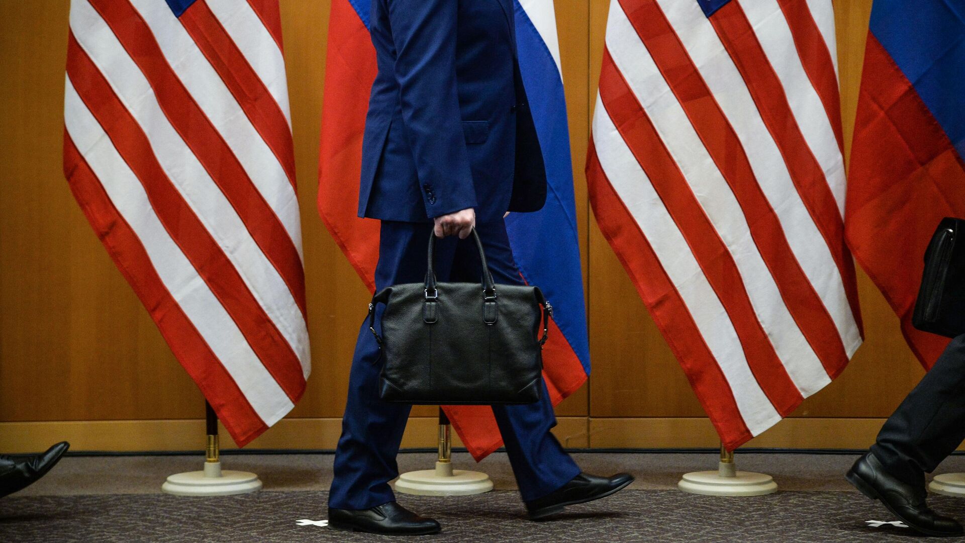 Флаги России и США - РИА Новости, 1920, 07.03.2025