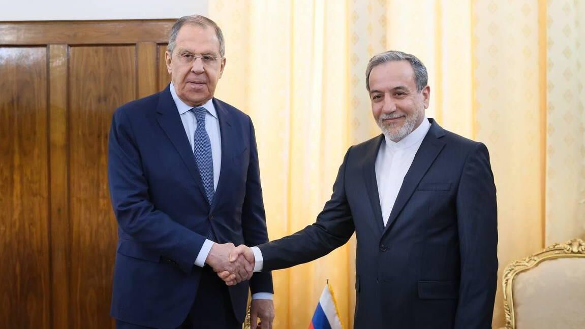Министр иностранных дел России Сергей Лавров во время встречи с министром иностранных дел Ирана Аббасом Аракчи - РИА Новости, 1920, 15.12.2025