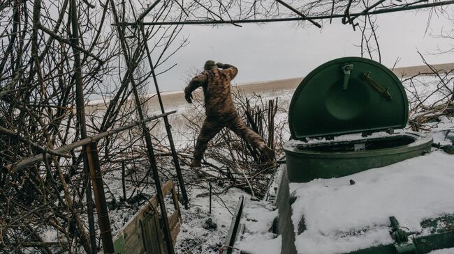 Украинский военный на позиции возле Краматорска