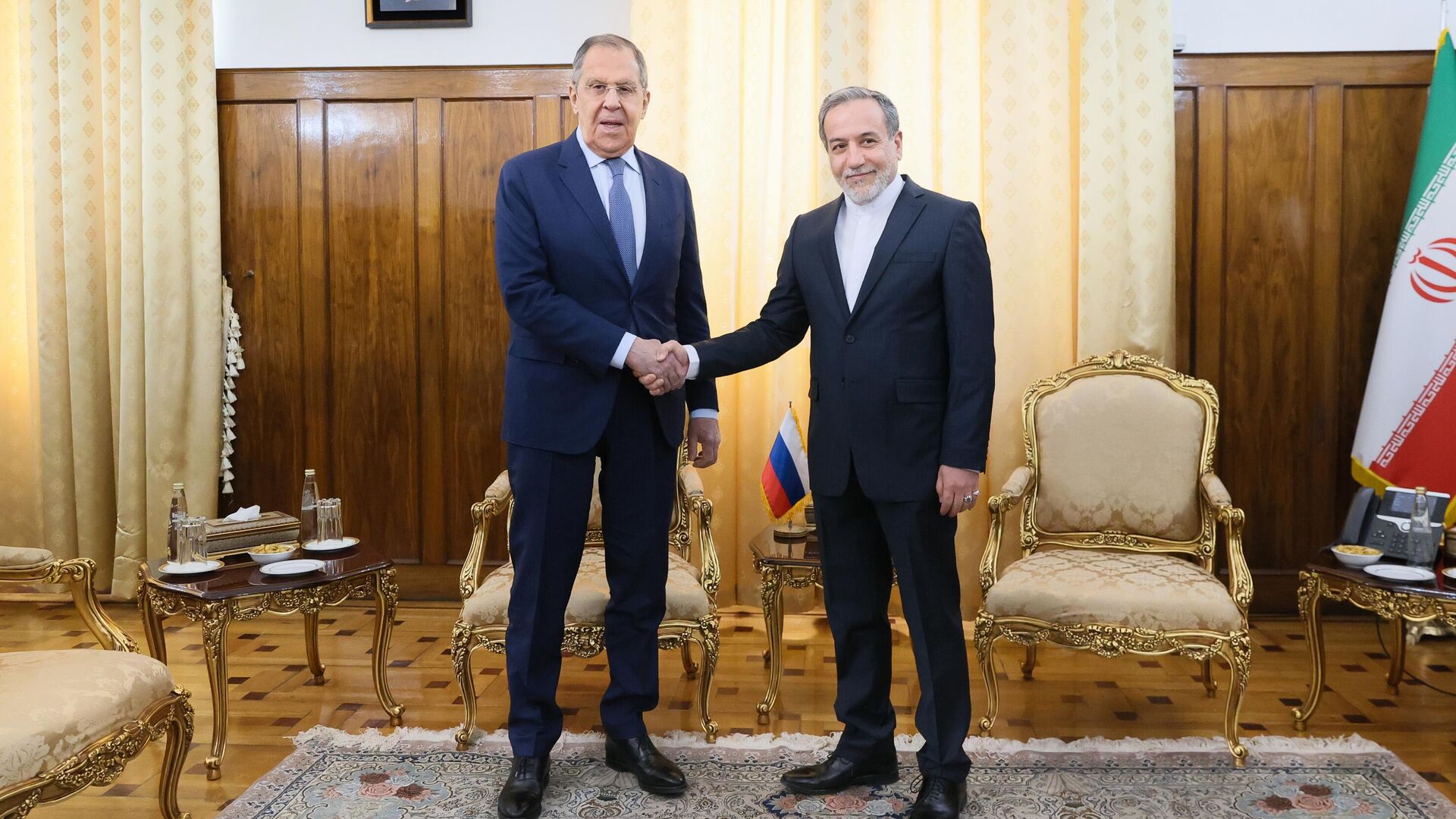 Министр иностранных дел РФ Сергей Лавров и министр иностранных дел Ирана Аббас Аракчи на встрече в Тегеране - РИА Новости, 1920, 25.02.2025