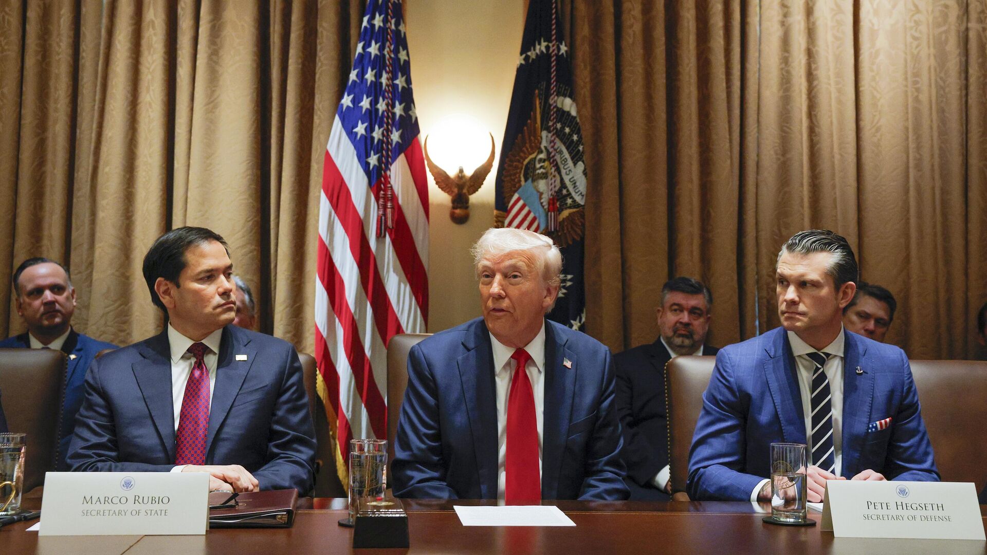 Президент США Дональд Трамп на заседании кабинета министров. 26 февраля 2025 - РИА Новости, 1920, 26.02.2025