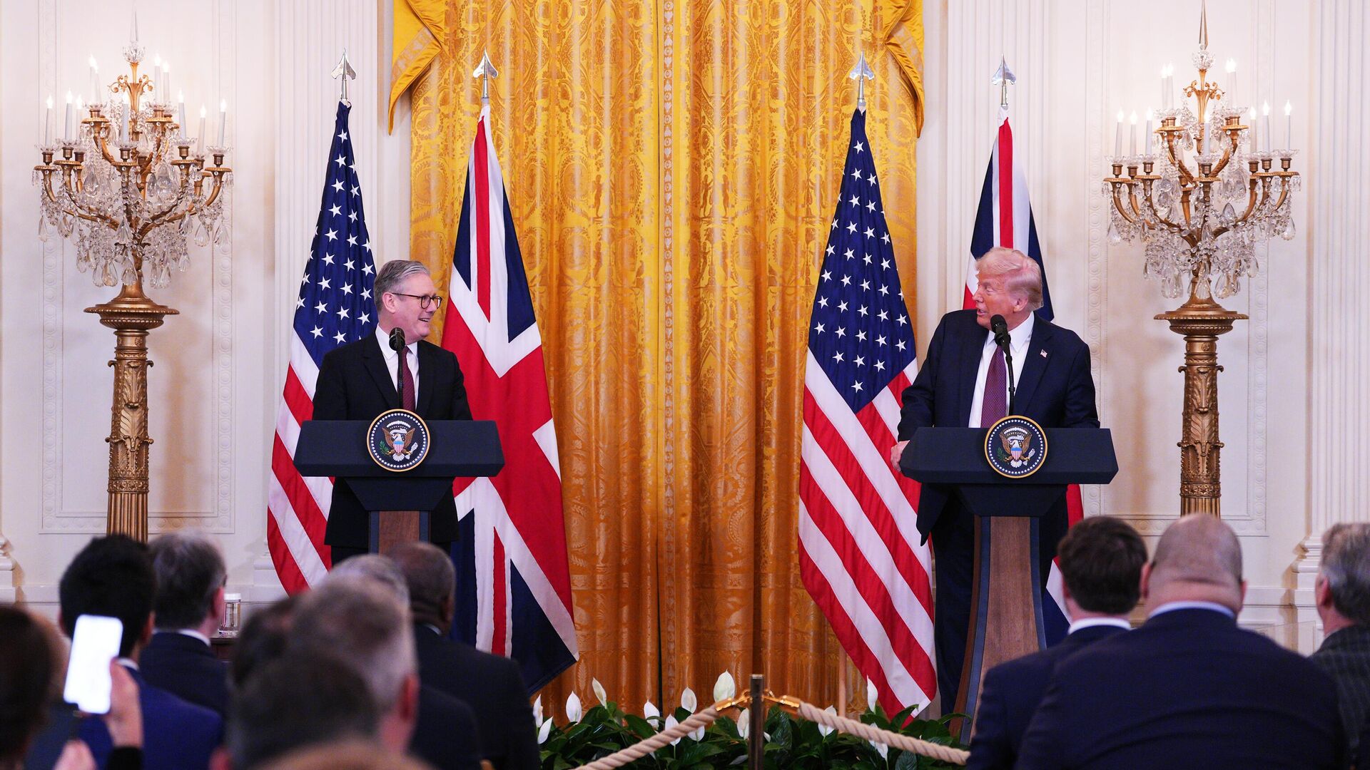Президент США Дональд Трамп на встрече с премьером Великобритании Киром Стармером в Белом доме Президент США Дональд Трамп на встрече с премьером Великобритании Киром Стармером в Белом доме - РИА Новости, 1920, 27.02.2025