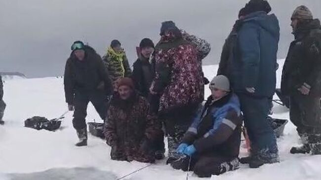 Спасение рыбаков с льдины в Охотском море в Сахалинской области. 28 февраля 2025