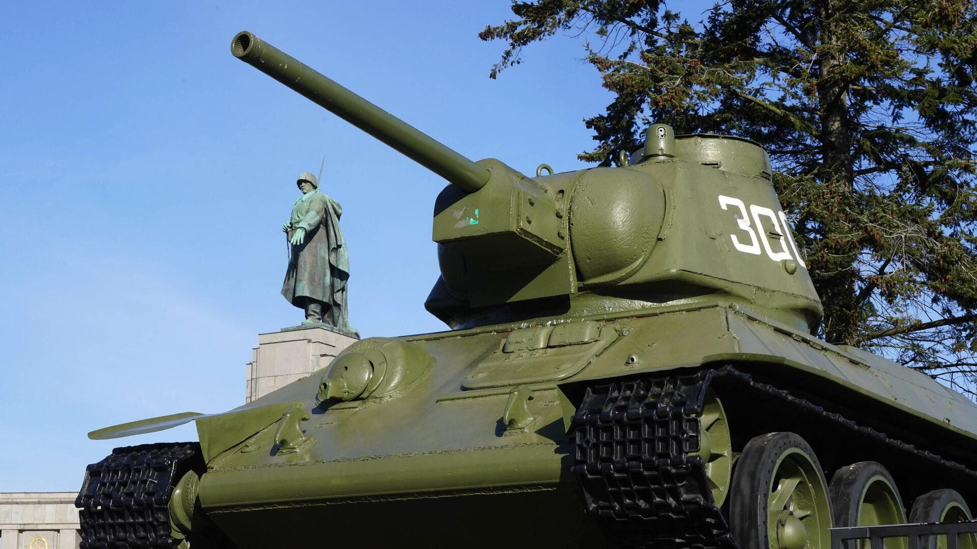 Мемориал павшим советским воинам в парке Большой Тиргартен в Берлине Мемориал павшим советским воинам в парке Большой Тиргартен в Берлине - РИА Новости, 1920, 03.03.2025