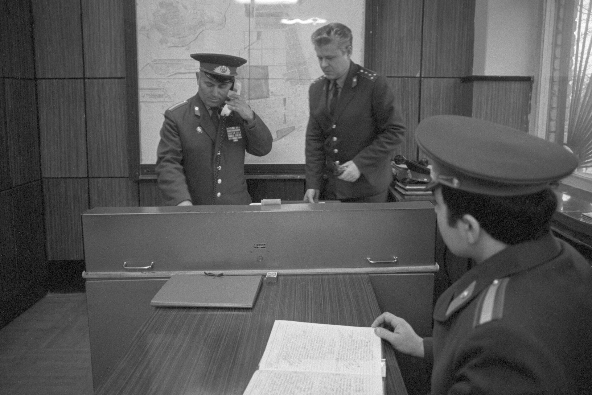 В отделении милиции В отделении милиции - РИА Новости, 1920, 28.02.2025