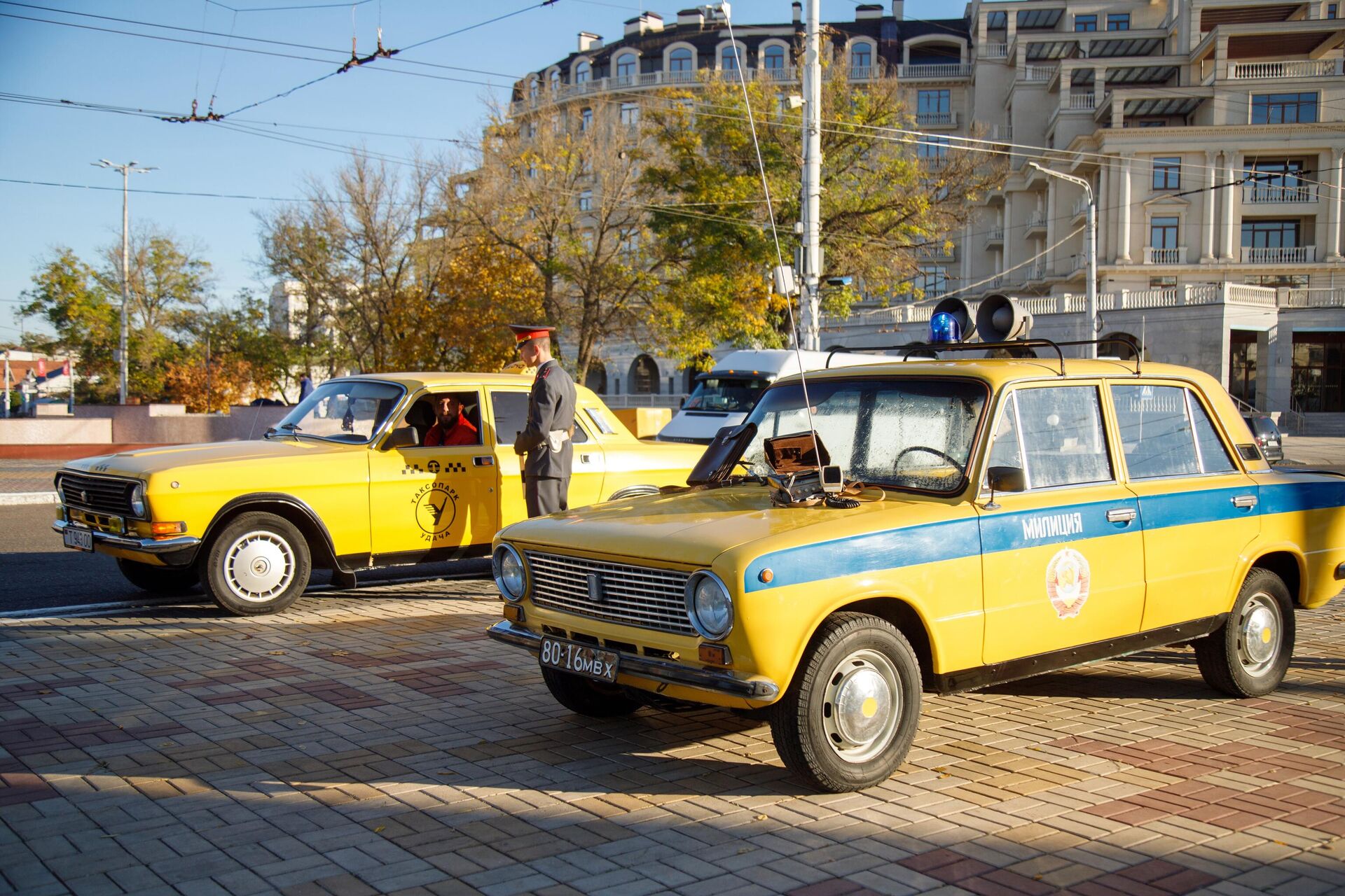 Сотрудник Государственной автомобильной инспекции в форме сотрудников ГАИ СССР Сотрудник Государственной автомобильной инспекции в форме сотрудников ГАИ СССР - РИА Новости, 1920, 28.11.2025