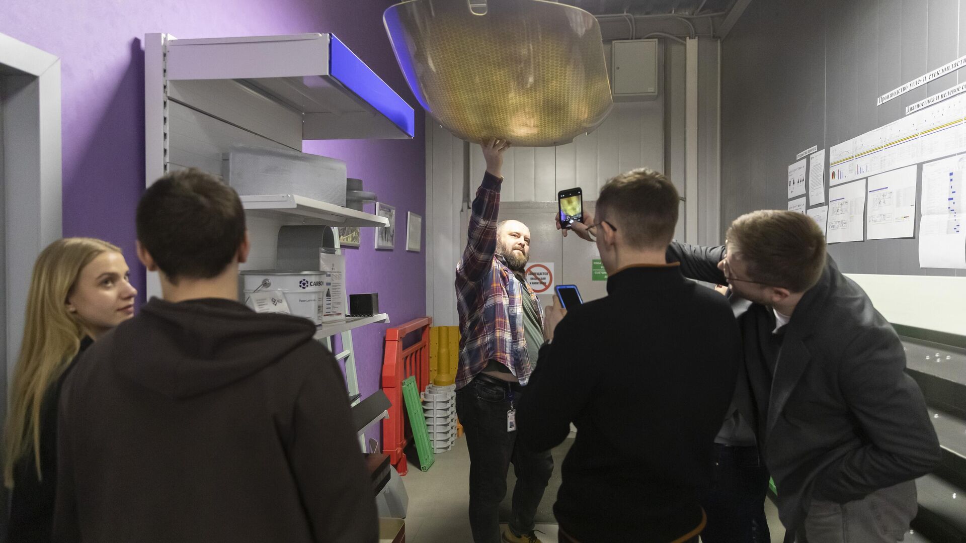 Участники Форума будущих технологий посетили предприятия ОЭЗ Москвы Участники Форума будущих технологий посетили предприятия ОЭЗ Москвы - РИА Новости, 1920, 01.03.2025