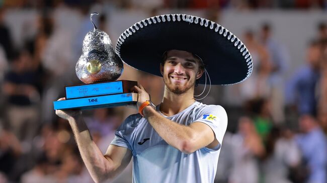 Победитель турнира ATP 500 чешский теннисист Томаш Махач