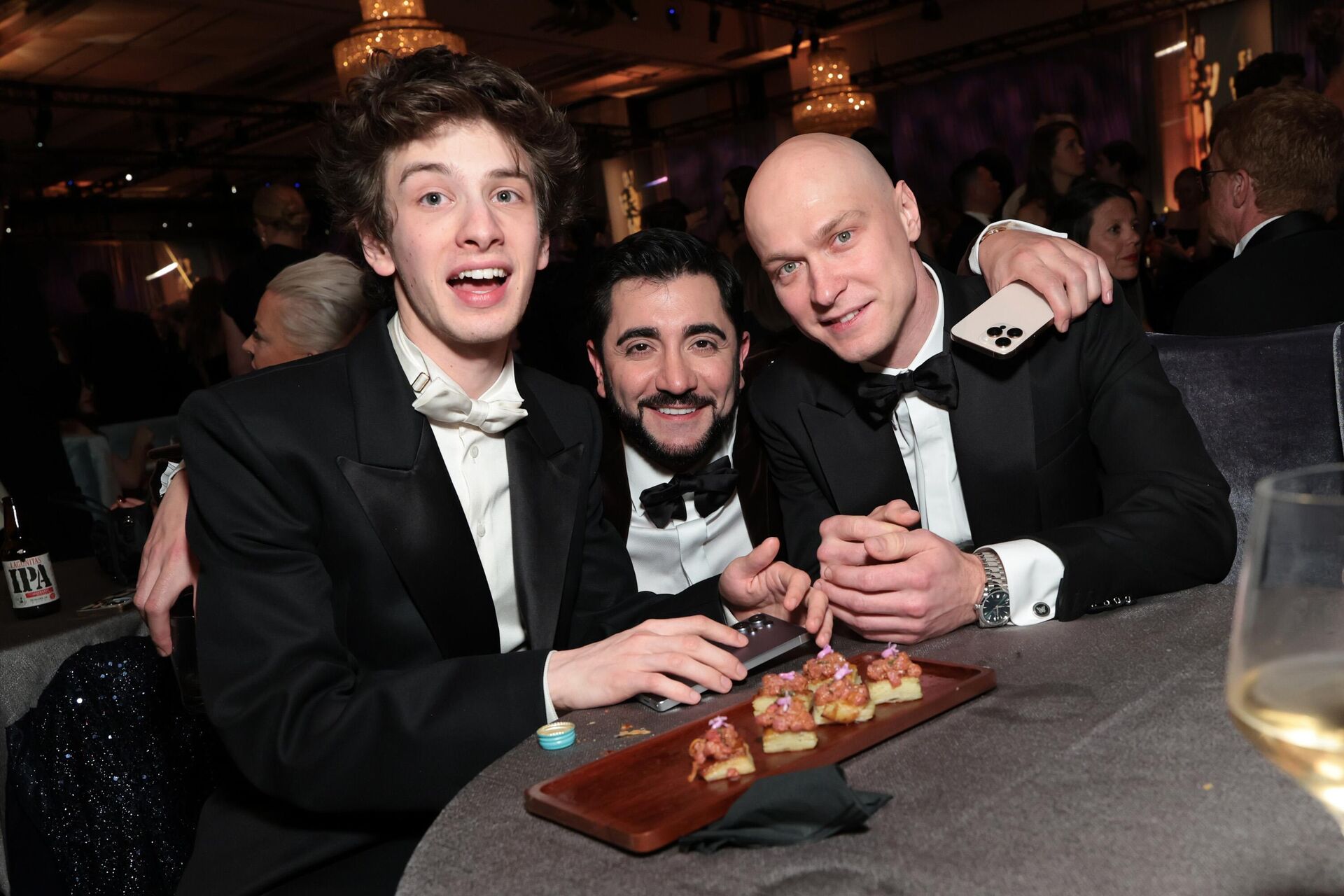 Марк Эйдельштейн, Ваче Товмасян и Юра Борисов на 97-й ежегодной премии Оскар в Голливуде, Калифорния Марк Эйдельштейн, Ваче Товмасян и Юра Борисов на 97-й ежегодной премии Оскар в Голливуде, Калифорния - РИА Новости, 1920, 30.08.2025