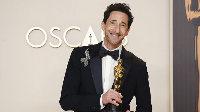 Эдриан Броди на церемонии награждения 