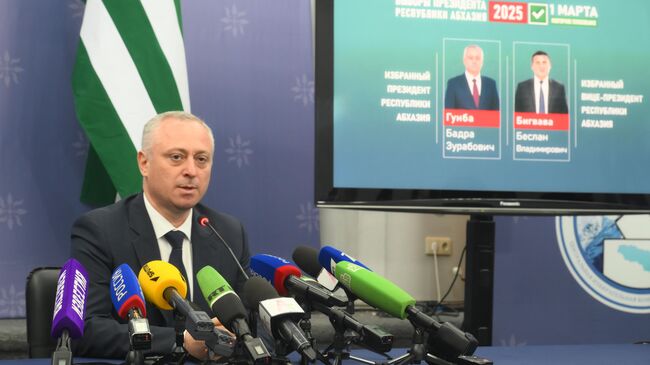 Избранный президент Абхазии Бадра Гунба во время пресс-конференции. 3 марта 2025 года