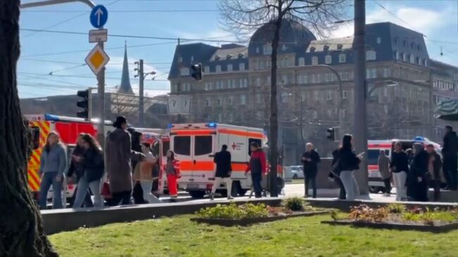 Оцепление в Мангейме после того, как автомобиль въехал в толпу