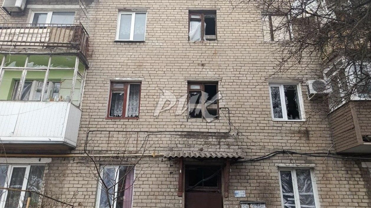 Последствия обстрела со стороны ВСУ центра Горловки в ДНР. 4 марта 2025 - РИА Новости, 1920, 04.03.2025