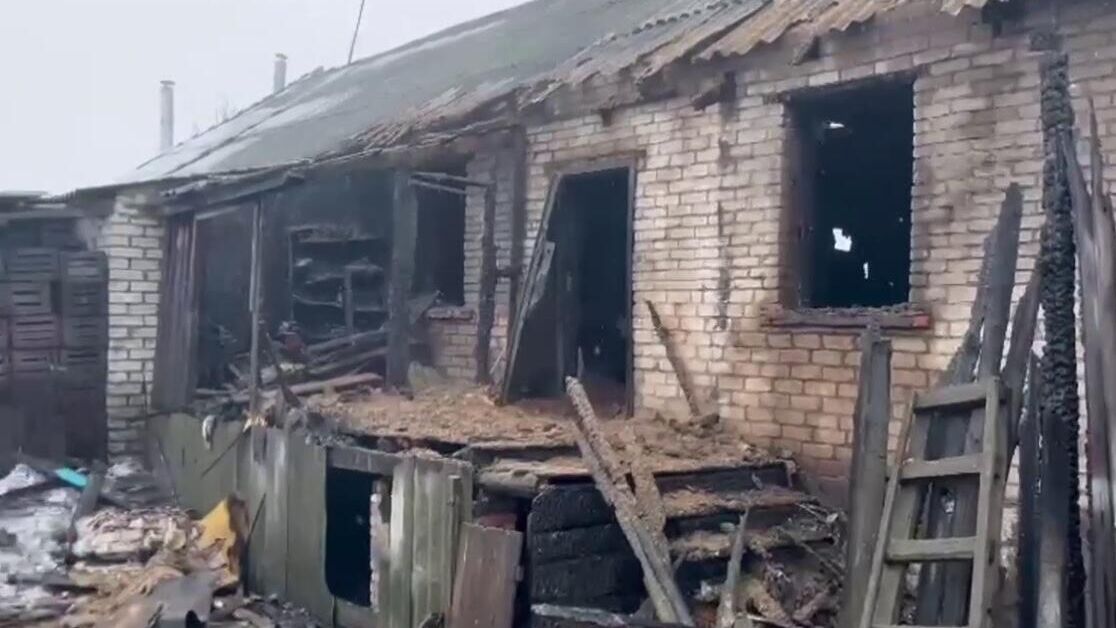 Последствия пожара в частном доме в селе Ивановка Хвалынского района Саратовской области. 5 марта 2025 - РИА Новости, 1920, 05.03.2025